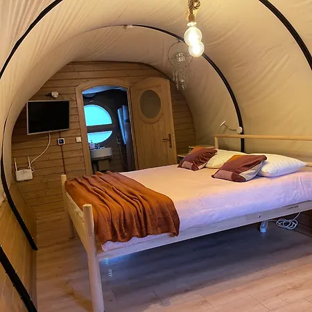 White Spring Glamping *