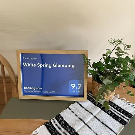 White Spring Glamping אוהל מפואר